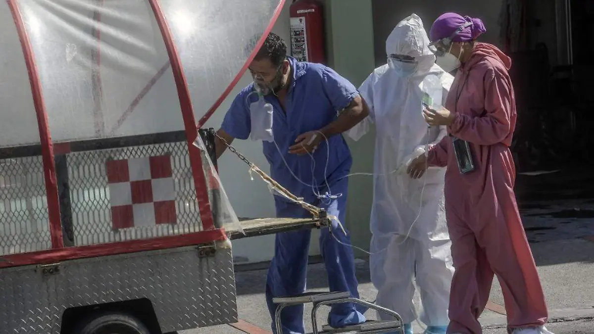 4 Una dolorosa prueba de Covid-19 en un kiosko dispuesto por el gobierno de la Ciudad de México en el Parque Frida Kahlo afp (3)